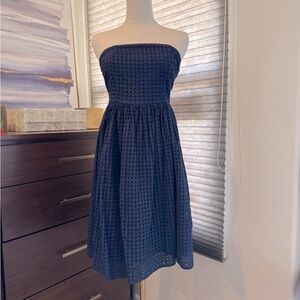 Woman's Old Navy Strapless Navy
Eyelet Empire Waist Midi. Size 4.